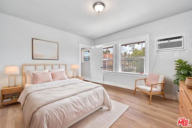 2205 S Hobart Boulevard, Los Angeles, CA 90018
