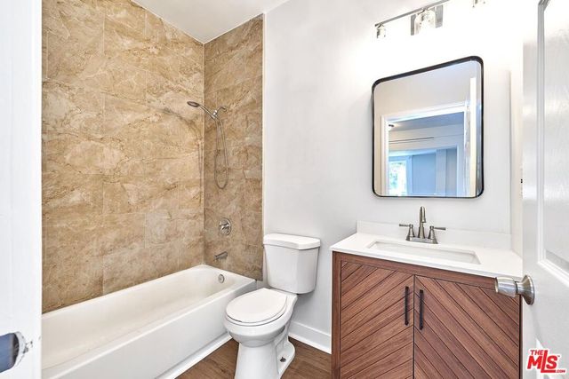 2205 S Hobart Boulevard, Los Angeles, CA 90018