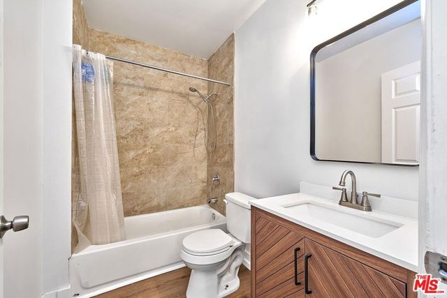 2205 S Hobart Boulevard, Los Angeles, CA 90018