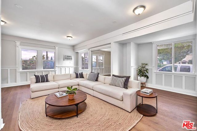 2205 S Hobart Boulevard, Los Angeles, CA 90018