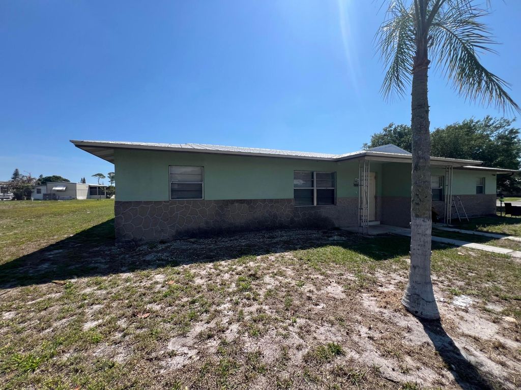 2426 Seneca Avenue, Fort Pierce, FL 34946