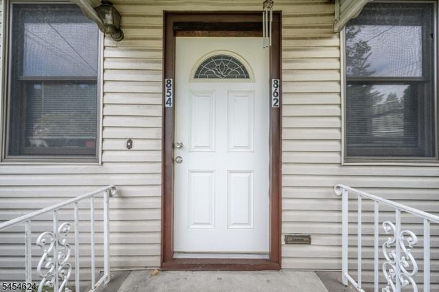 862 Gibbons Ct, Elizabeth City, NJ 07202