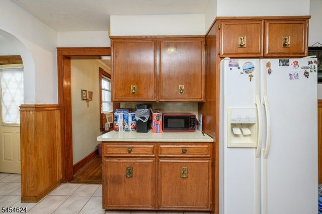 862 Gibbons Ct, Elizabeth City, NJ 07202