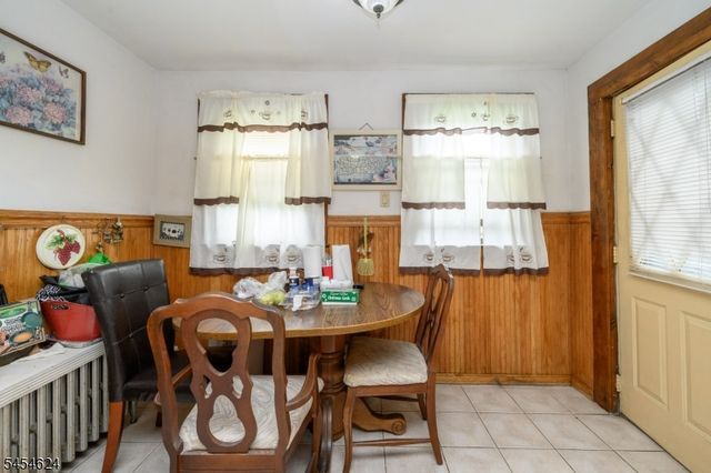 862 Gibbons Ct, Elizabeth City, NJ 07202