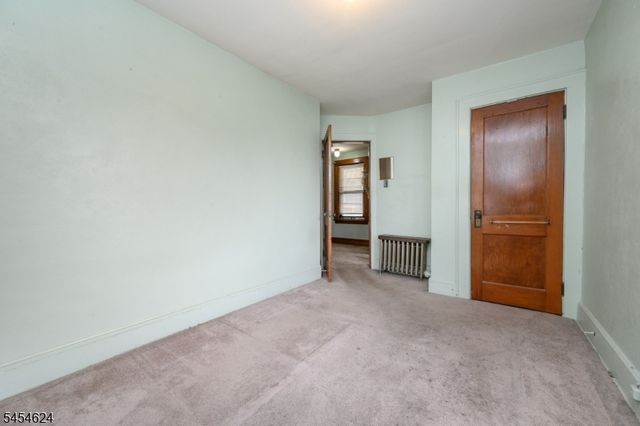862 Gibbons Ct, Elizabeth City, NJ 07202