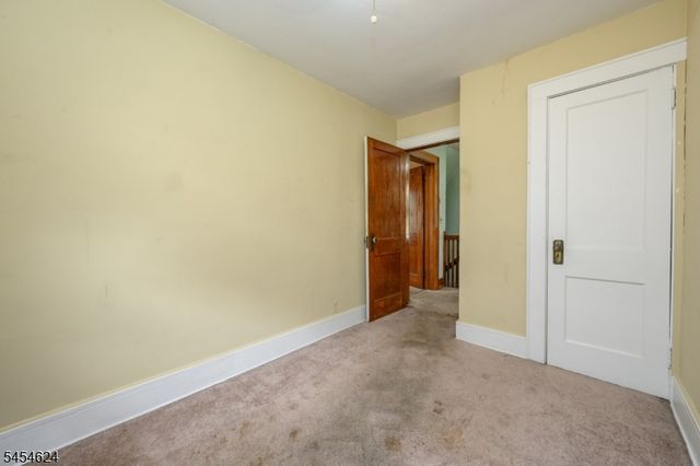 862 Gibbons Ct, Elizabeth City, NJ 07202