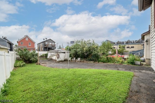 862 Gibbons Ct, Elizabeth City, NJ 07202