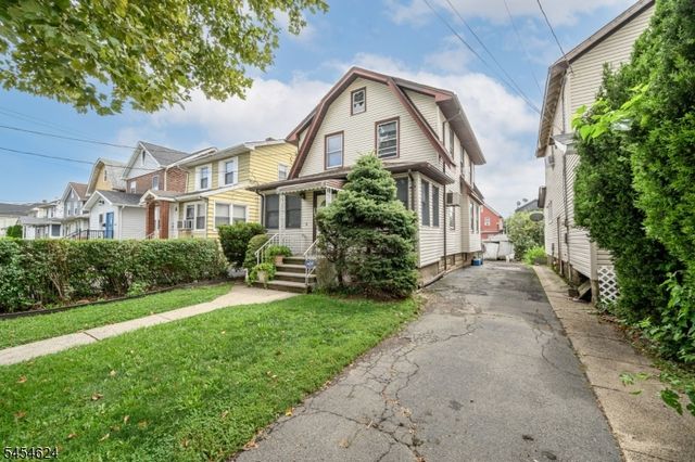 862 Gibbons Ct, Elizabeth City, NJ 07202