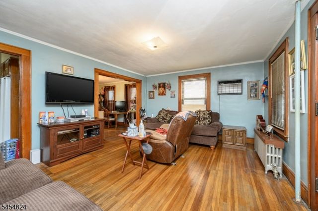 862 Gibbons Ct, Elizabeth City, NJ 07202
