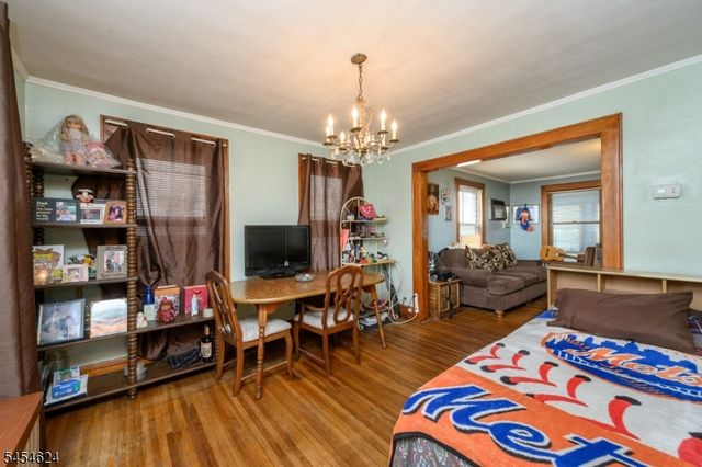 862 Gibbons Ct, Elizabeth City, NJ 07202