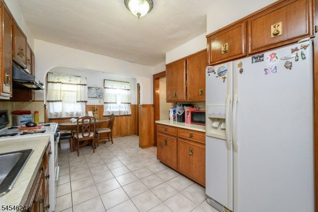 862 Gibbons Ct, Elizabeth City, NJ 07202