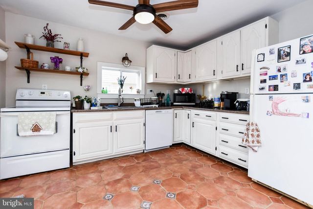 823 SELBY BLVD, Edgewater, MD 21037