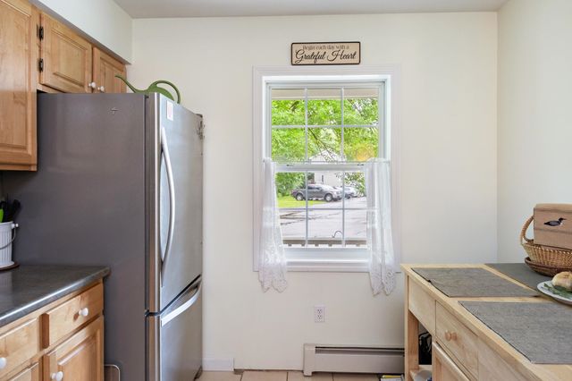 34 Pointe Drive, Essex, VT 05452