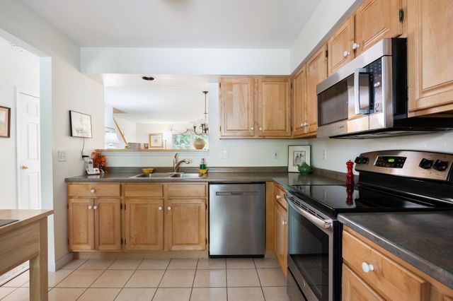 34 Pointe Drive, Essex, VT 05452