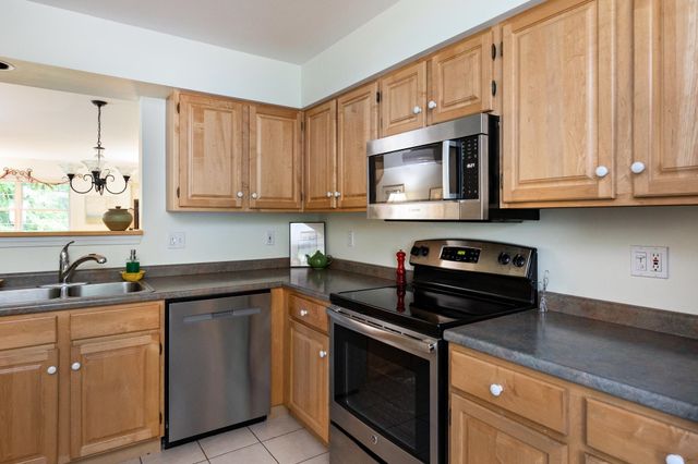 34 Pointe Drive, Essex, VT 05452