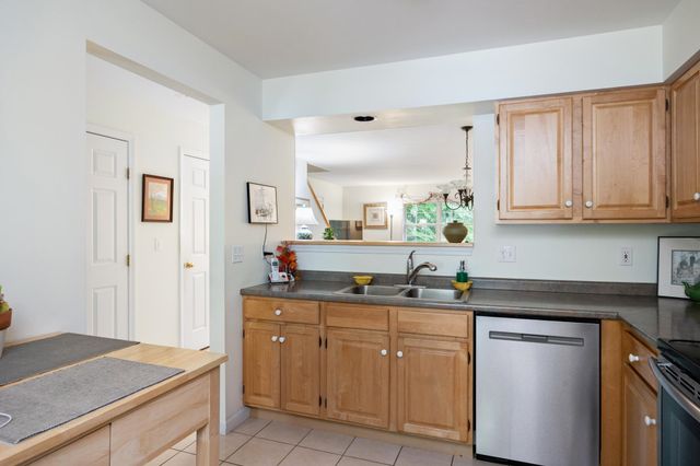 34 Pointe Drive, Essex, VT 05452