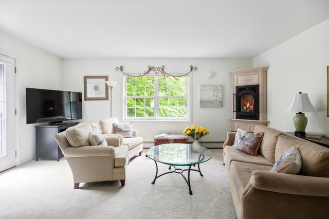 34 Pointe Drive, Essex, VT 05452