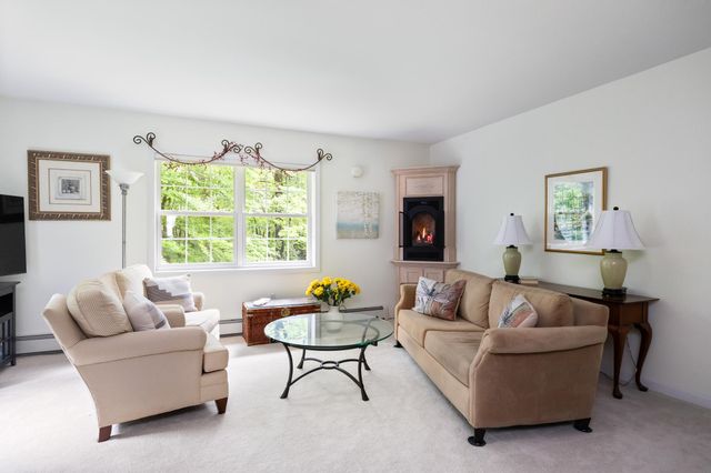 34 Pointe Drive, Essex, VT 05452
