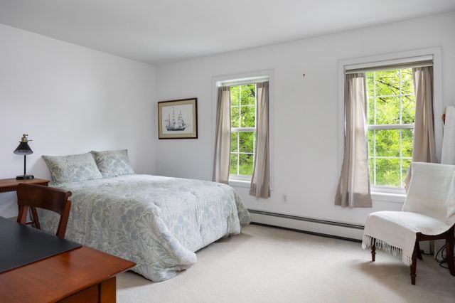 34 Pointe Drive, Essex, VT 05452