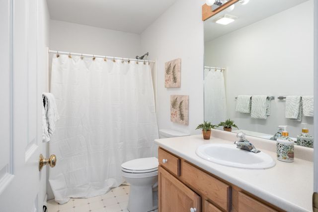 34 Pointe Drive, Essex, VT 05452