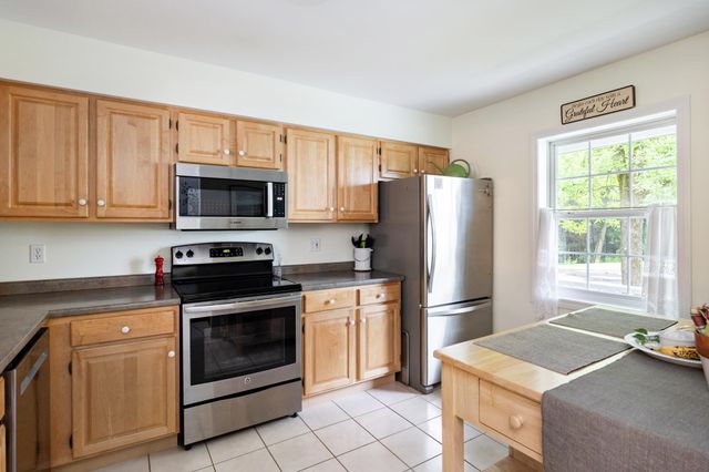 34 Pointe Drive, Essex, VT 05452