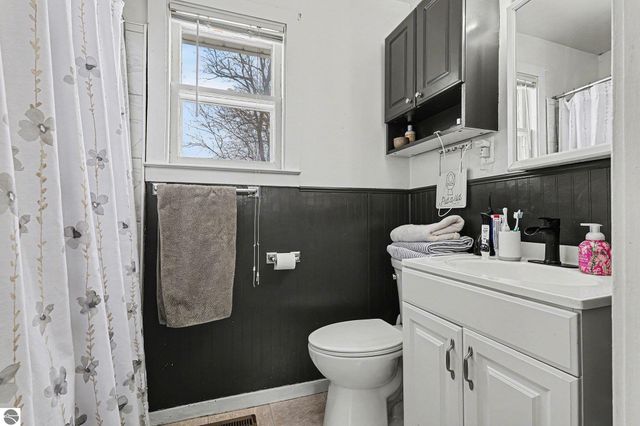 200 Nebobish Avenue, Essexville, MI 48732