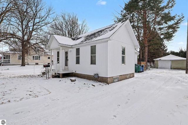 200 Nebobish Avenue, Essexville, MI 48732