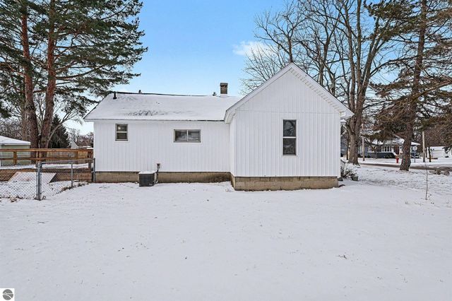 200 Nebobish Avenue, Essexville, MI 48732