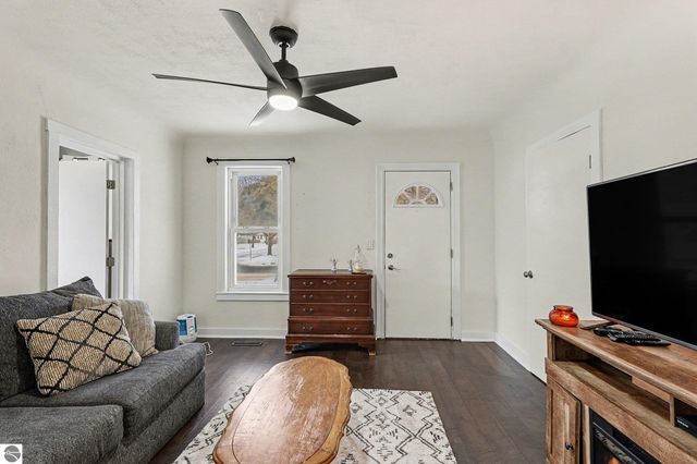 200 Nebobish Avenue, Essexville, MI 48732