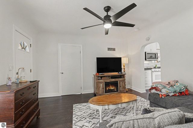 200 Nebobish Avenue, Essexville, MI 48732