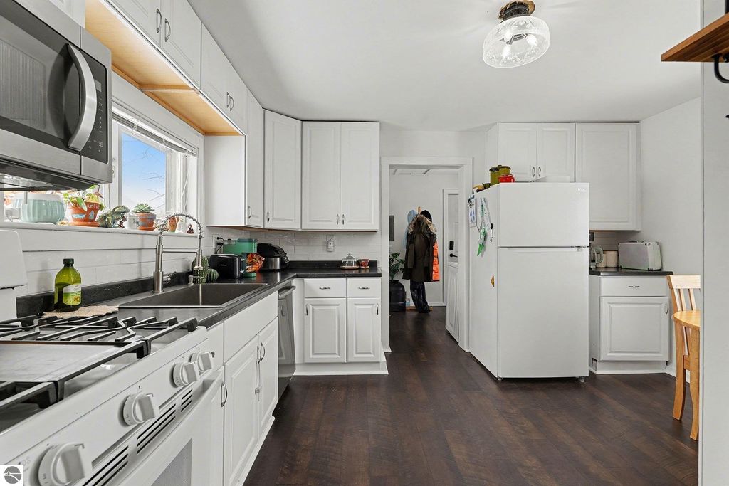 Image 7 of property listing at 200 Nebobish Avenue, Essexville, MI 48732