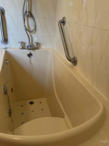 843 Baxter Rd, Pueblo, CO 81006