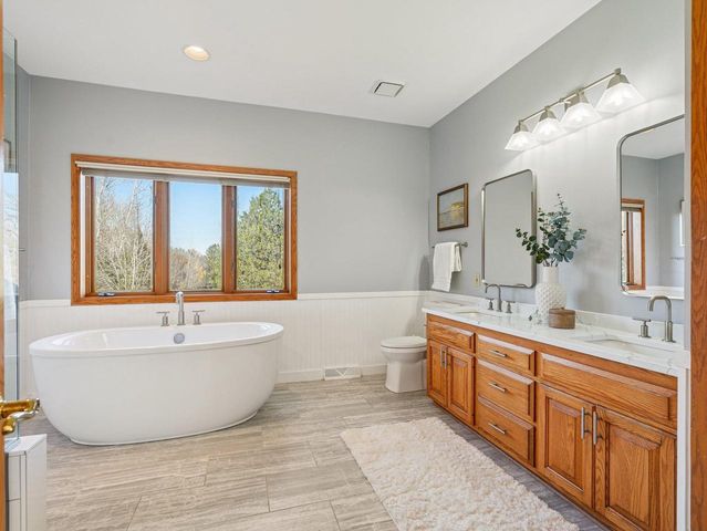 N73W26971 Kettle Cove LANE, Lisbon, WI 53089