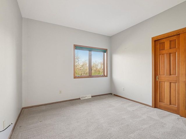 N73W26971 Kettle Cove LANE, Lisbon, WI 53089