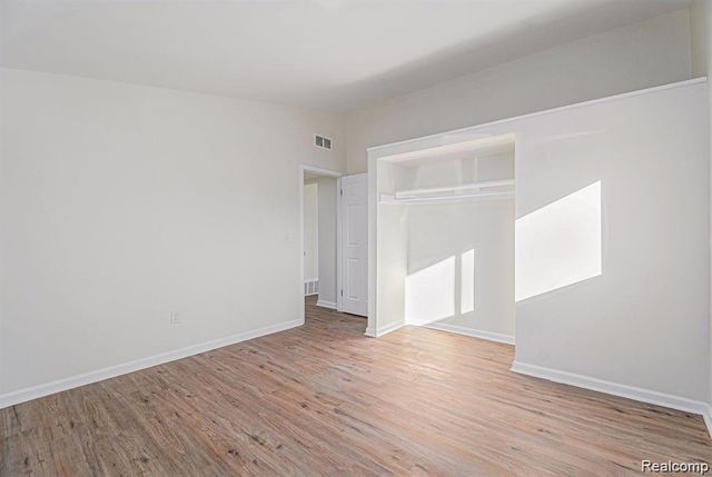 408 W Jarvis Avenue, Hazel Park, MI 48030