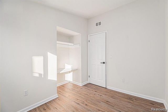 408 W Jarvis Avenue, Hazel Park, MI 48030