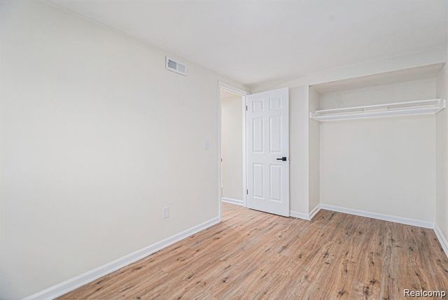 408 W Jarvis Avenue, Hazel Park, MI 48030