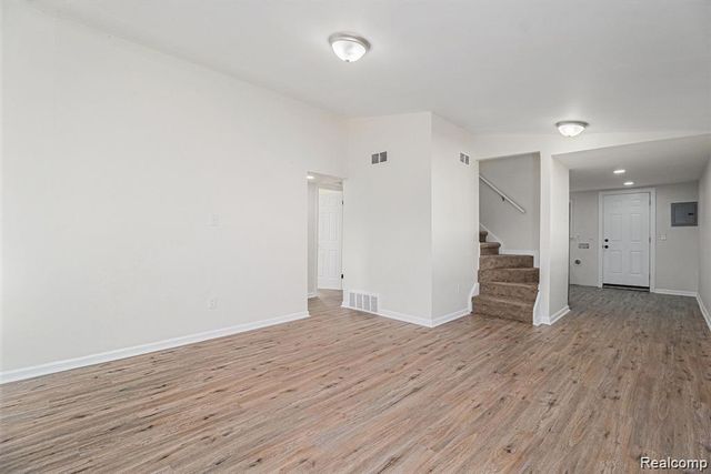 408 W Jarvis Avenue, Hazel Park, MI 48030