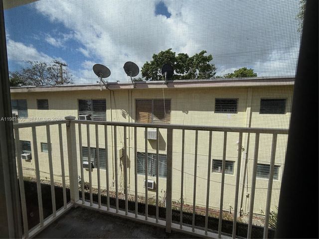 2032 NE 167th St 3-136, North Miami Beach, FL 33162