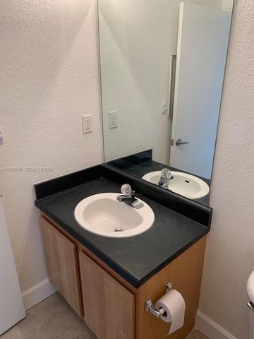 2032 NE 167th St 3-136, North Miami Beach, FL 33162