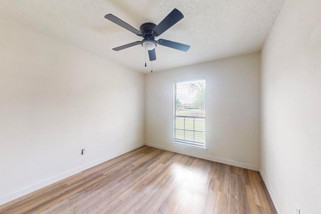 901 Larue Drive, Cedar Hill, TX 75104