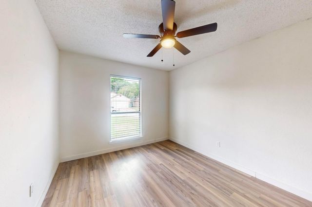 901 Larue Drive, Cedar Hill, TX 75104
