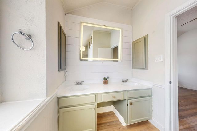 901 Larue Drive, Cedar Hill, TX 75104