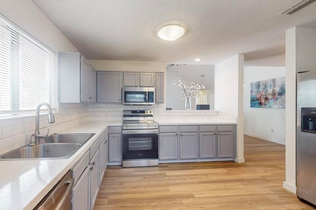 901 Larue Drive, Cedar Hill, TX 75104
