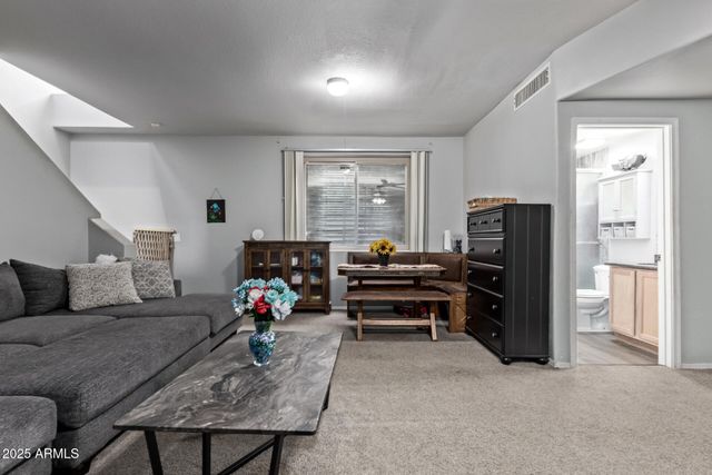 5512 E Holmes Avenue, Mesa, AZ 85206