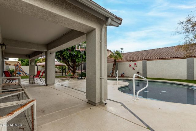 5512 E Holmes Avenue, Mesa, AZ 85206