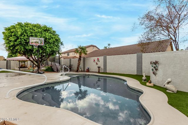 5512 E Holmes Avenue, Mesa, AZ 85206