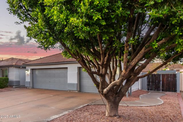 5512 E Holmes Avenue, Mesa, AZ 85206