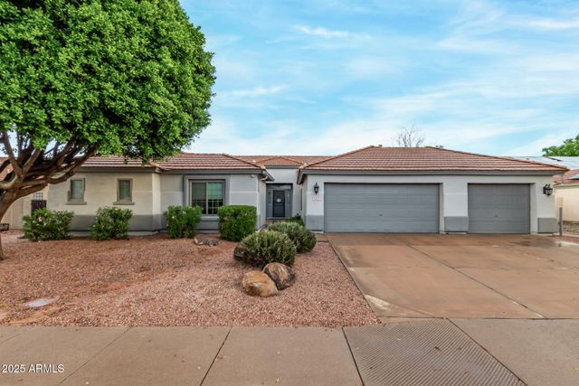 5512 E Holmes Avenue, Mesa, AZ 85206