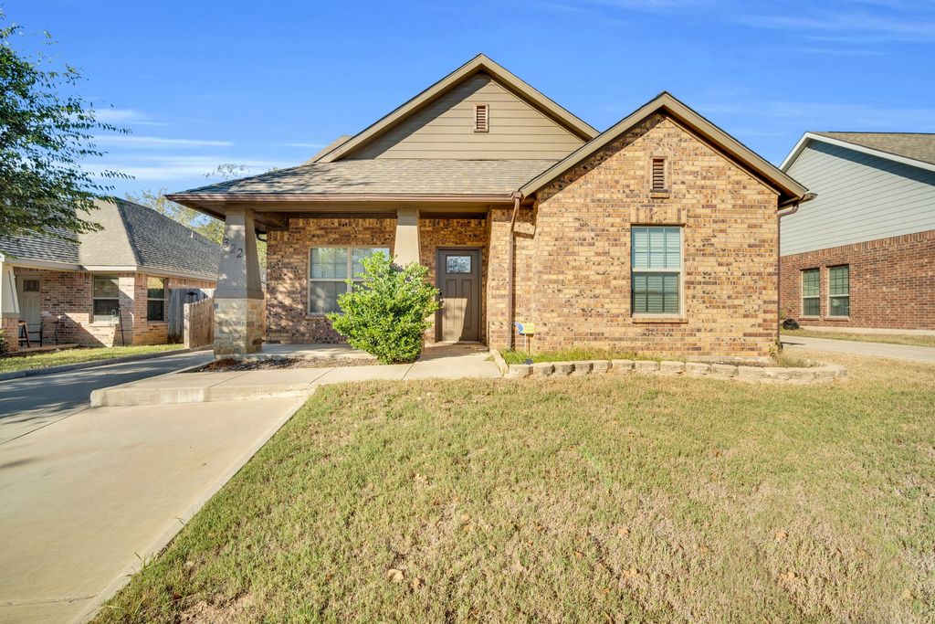 322 S Watson Street, Alvarado, TX 76009